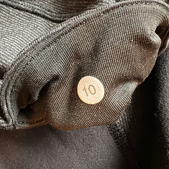 Lulu lemon Dark Grey Capri Leggings - Picture 5 of 5